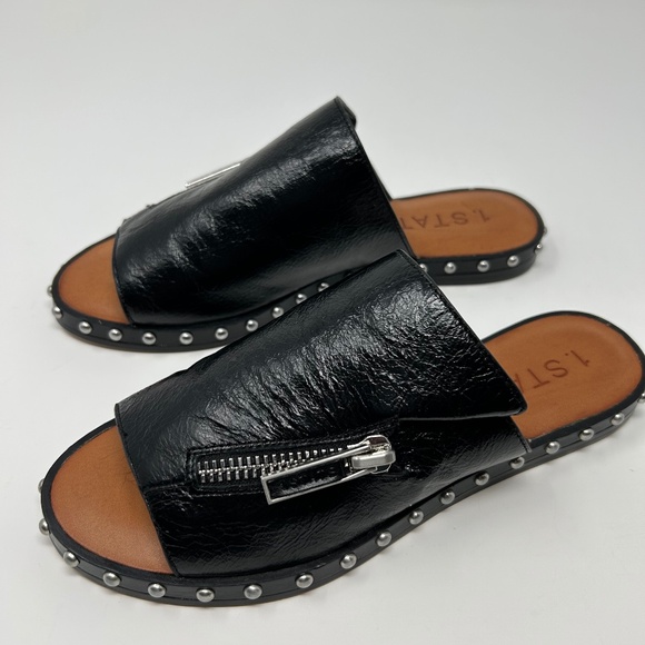1. State Black Leather Studded Zipper Slides Size 5.5 M EUC ~ Fall! - Picture 4 of 6